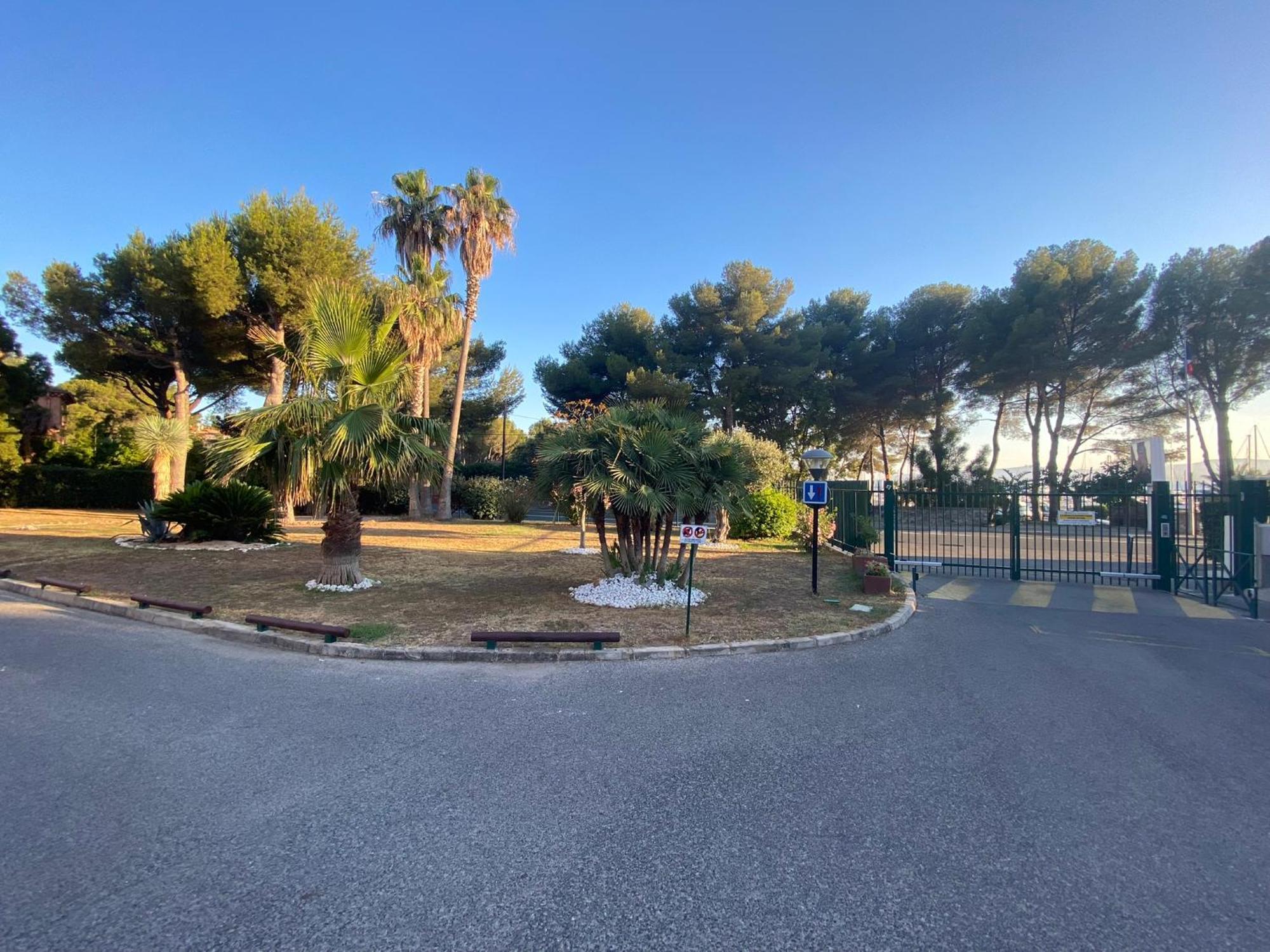 Appartement Face Mer Et Port Santa Lucia Climatise Et Wifi Saint-Raphaël Eksteriør bilde